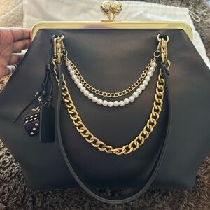 COACH Large Oversized Kisslock Frame Shoulder Clutch Bag, New Rarely Used.